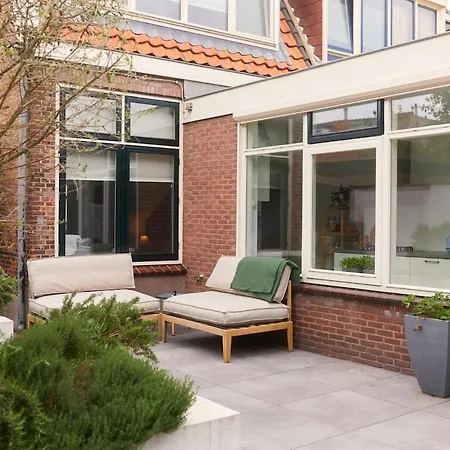 Holiday home Bloemenbuurt Bio